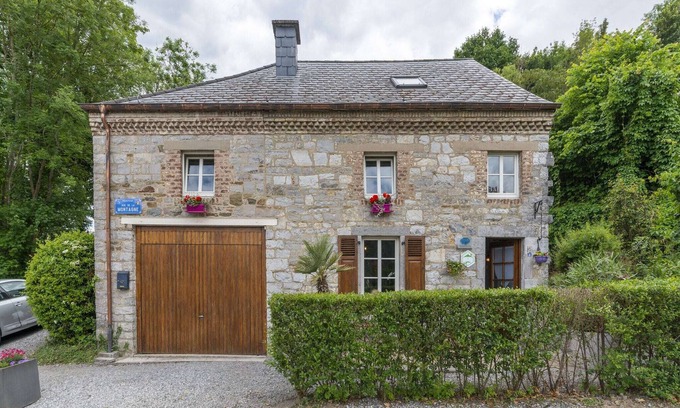 Pont-a-Lesse Cottage | Charming Cottage in Anseremme with Fenced Garden