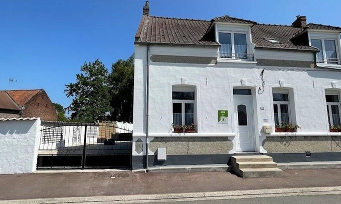 Wallers Cottage | Charming Cottage for 8 with Garden, EV Charger, and Modern Amenities in Scenic Regional Park