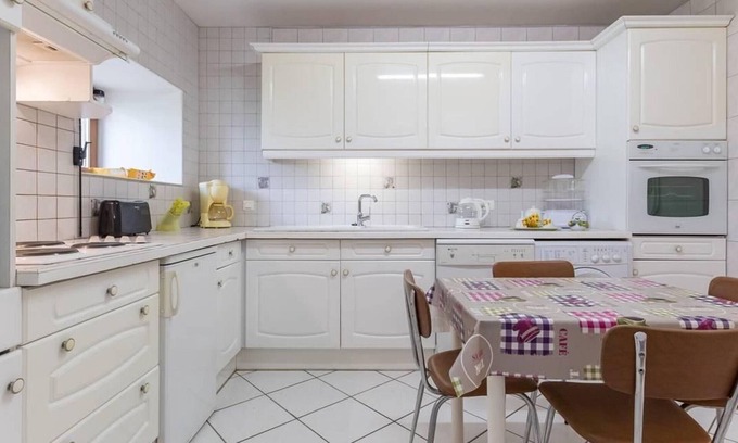 Brotte-les-Ray Cottage | Charming cottage with heated pool and fast Wi-Fi in Brotte-lès-Ray