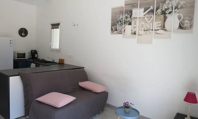 Trets House | Charming cottage in a quiet country estate near Aix-Provence