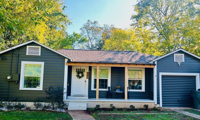 Nacogdoches House | Charming Cottage near SFA, azalea gardens, & walking trails.