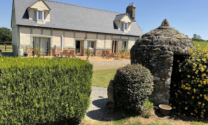 La Trinite Cottage | Charming Cottage with Garden, Terrace, and Bikes near Mont St-Michel
