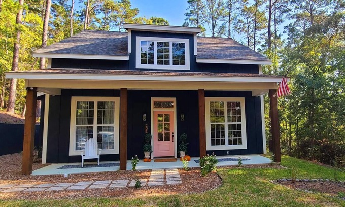 Cape Royale Cottage | Charming Cottage with direct access to Lake Livingston!