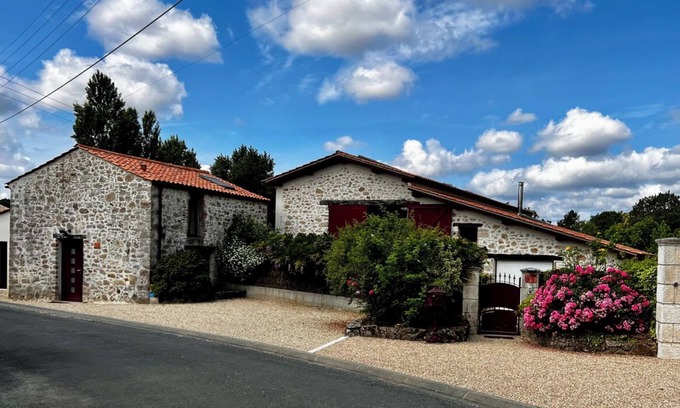 Saligny Cottage | Charming cottage with private indoor spa and pool near ocean and Puy du Fou