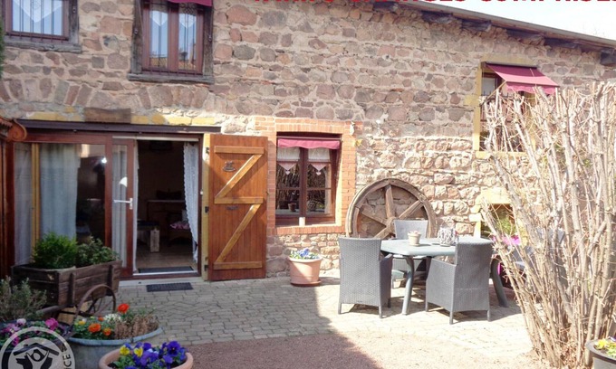 Cuinzier Cottage | Charming Cottage with Garden, Fireplace, and Modern Amenities near Cublize Leisure Base