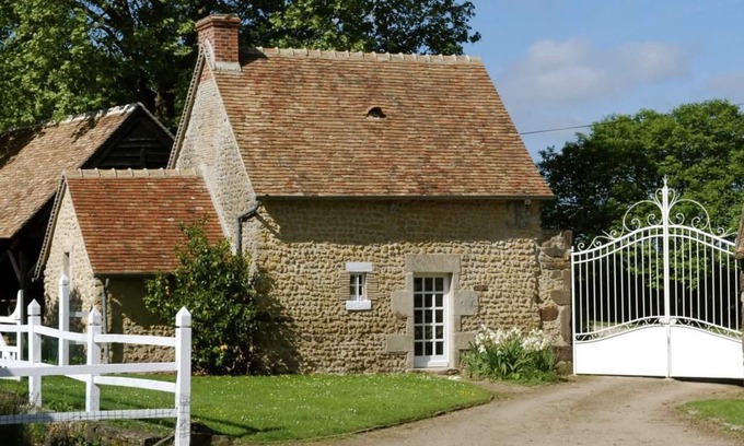 Maresche Cottage | Charming Cottage with Heated Pool, Tennis, and Game Room Near Le Mans