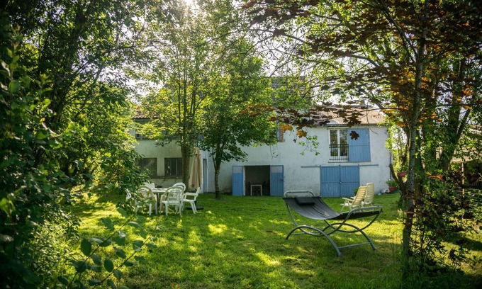 Remilly House | Charming country cottage with private access to the river