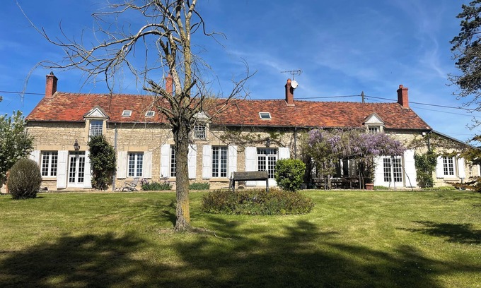 Sancergues House | Charming Country House in a Beautiful Park-Heated Swimming Pool-Near Sancerre
