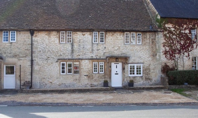 Biddestone House | Charming Country House Nr Bath (WC)
