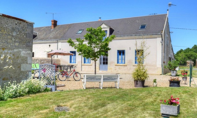 Sennevieres Cottage | Charming Countryside Retreat near Historic Villages & Loire Castles, with Modern Amenities