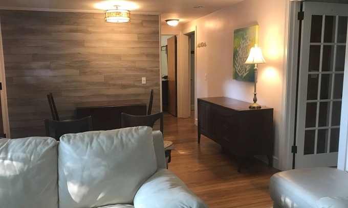 Barrington House | Charming & Cozy 3-Bedroom home in Barrington