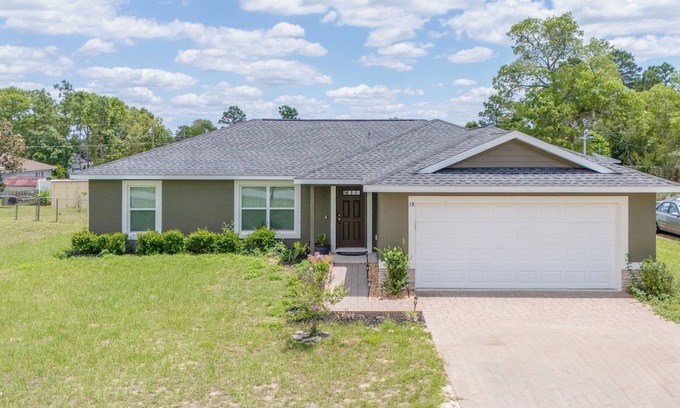 Candler House | Charming Cozy 3-bedroom house with WiFi, fitness room in lovely Ocala
