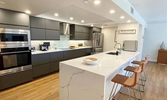 Delray Beach Apartment | Charming & Cozy Delray Beach Gem | Lakeside & Minutes from Downtown!