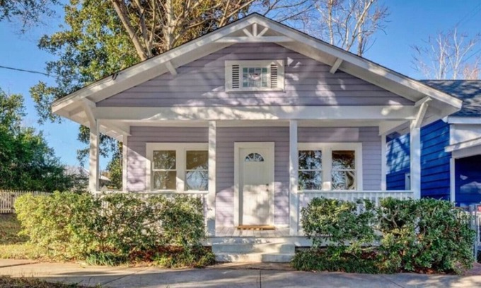 Wilmington House | Charming Downtown Cottage~Private Yard~Near Beach