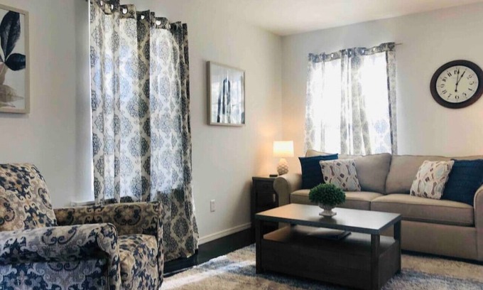Checotah House | Charming Duplex for Two- FREE WiFi, washer/dryer