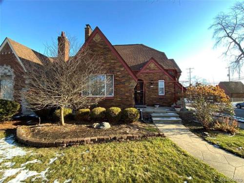 Detroit House | Charming East English Village Detroit style Home and Getaway