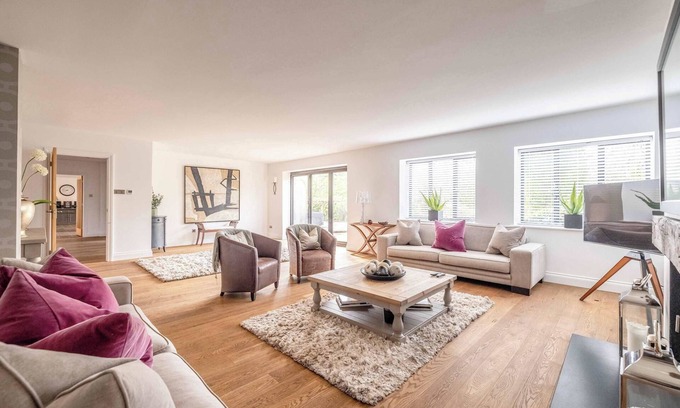 Ascot House | Charming Family Retreat in Ascot