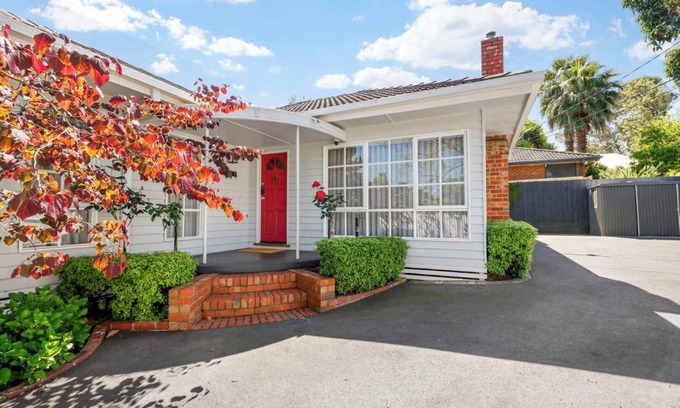 Ringwood House | Charming Family Retreat in Ringwood