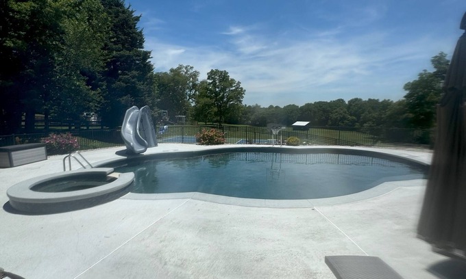 Crestwood Other | Charming farm stay with 4 bedrooms, minutes from Yew Dell Gardens/Louisville