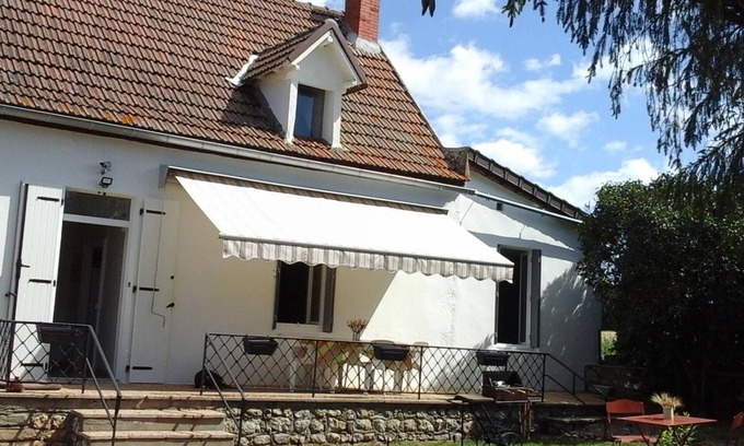 Taxat-Senat Cottage | Charming Farmhouse with Terrace, Spacious Garden, BBQ and Modern Amenities