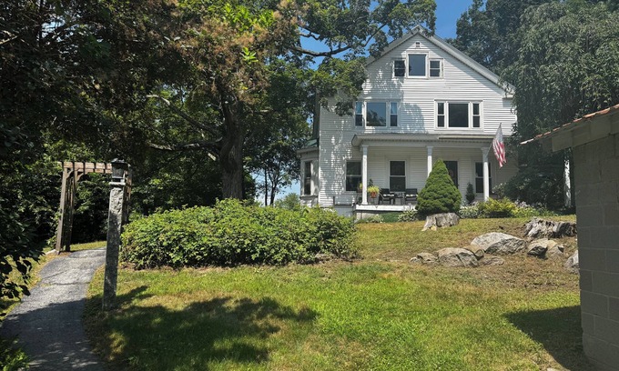 Suncook Other | Charming farmhouse in Pembroke - Family and pet friendly
