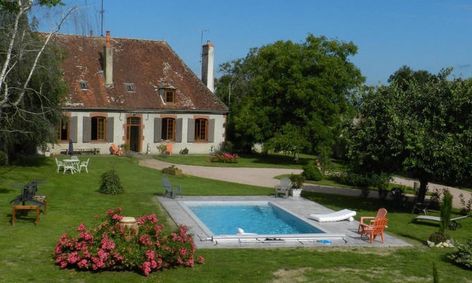 Mercy Cottage | Charming Farmhouse with Heated Pool, Close to Nature and Family Attractions