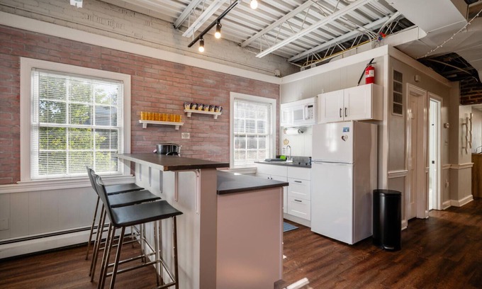 Old Town Alexandria Apartment | Charming flat in the heart of Historic Old Town