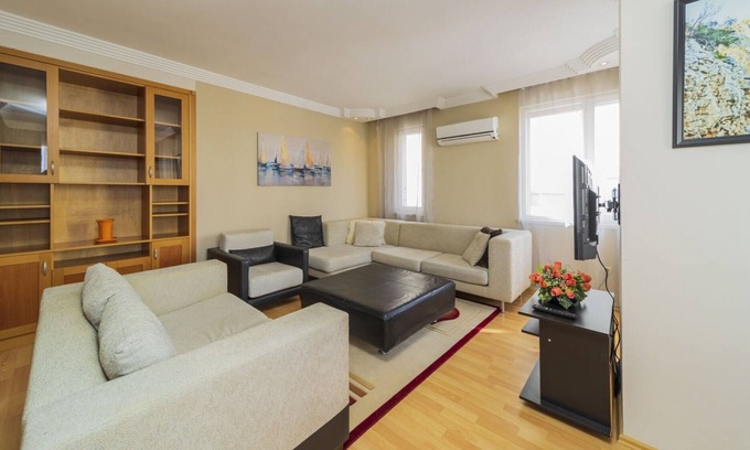 Altnkum Mahallesi Apartment | Charming Flat near Konyaalti Beach with Balcony