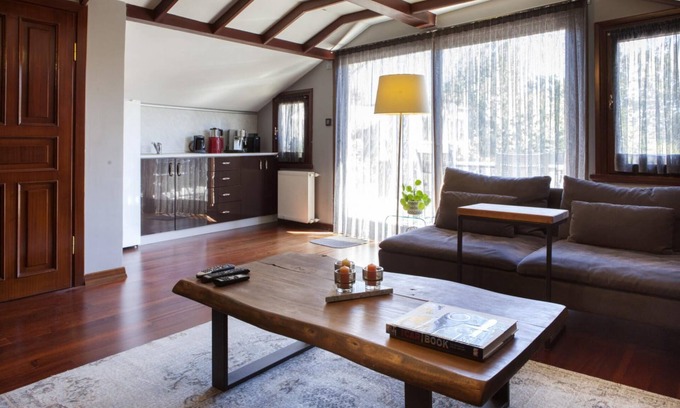 Yenikoy Mahallesi Apartment | Charming Flat with a Lovely Terrace in Yenikoy
