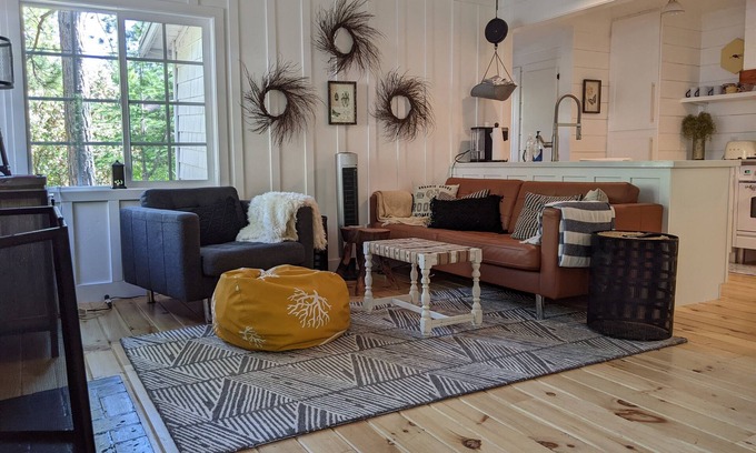 Fern Valley Cottage | Charming Fox Cottage w/Wood Burning Fireplace