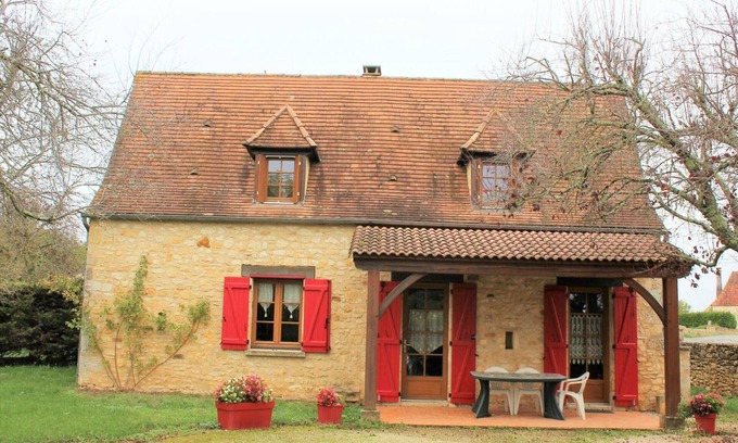 Cenac-et-Saint-Julien Cottage | Charming Cottage near Sarlat with Garden, Fireplace, and Family Amenities