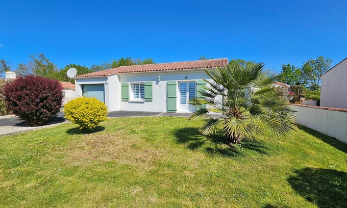 Saint-Michel-en-l'Herm House | Charming, Quiet House Near Beach & Countryside - Ideal Getaway