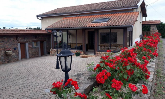 Saint-Victor-sur-Rhins Cottage | Charming 2-BR Cottage with Garden, Near Roanne – Nature, Comfort & Panoramic Views