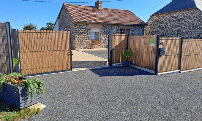 Saint-Mars-d'Egrenne Cottage | Charming Granite Cottage: Secluded Garden, Baby-Friendly, Amenities Included, Near Leisure Base