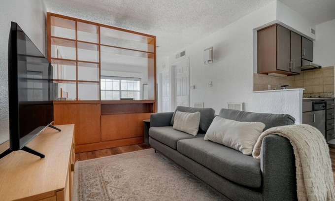 Gateway Apartment | Charming Gateway Studio w/Gym, Pool, nr Stadium, by Blueground