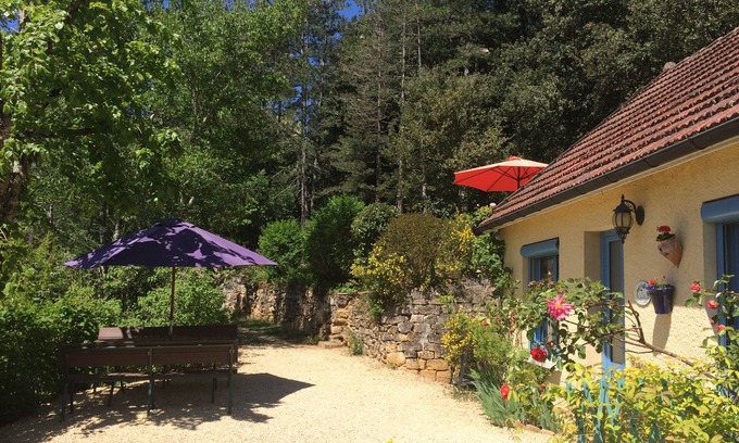 Calviac-en-Perigord Cottage | Charming gîte with swimming pool in a wooded area near Sarlat