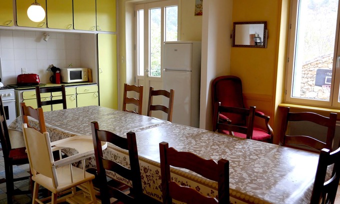 Arlet Cottage | Charming gite for up to 12 people in the heart of the Allier valley