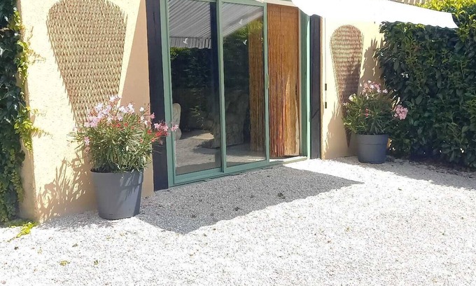 Tremolat Cottage | Charming gite in delighful village location