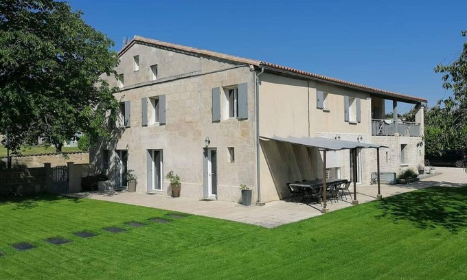 Magne House | Charming gîte * in the heart of the market town of Magné