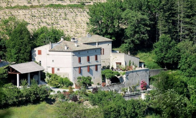Drome House | Charming gîte with swimming pool in a house full of character