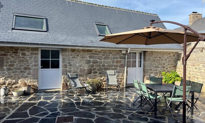 Reville House | Charming granite house near the sea