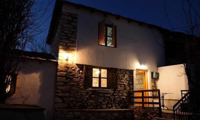 Bergama Cottage | Charming Greek Cottage 10 Min Walk to Acropol