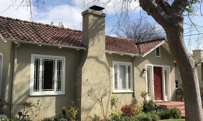 North Central House | Charming Historic Highlands Home in Pasadena! Reserve Your Stay Today!