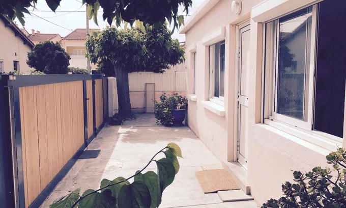 La Jetee House | Charming house 100 m from the beach, place with free parking