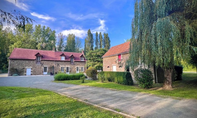 Moulins-le-Carbonnel House | Charming house 14 pers - private pool & barn