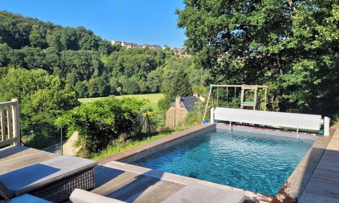 Saint-Laurent-d'Olt House | Charming house, swimming pool, terrace and superb view!