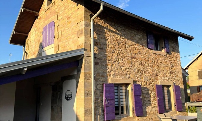 Chagey Cottage | Charming holiday home for 4-6 people with terrace and barbecue in Chagey