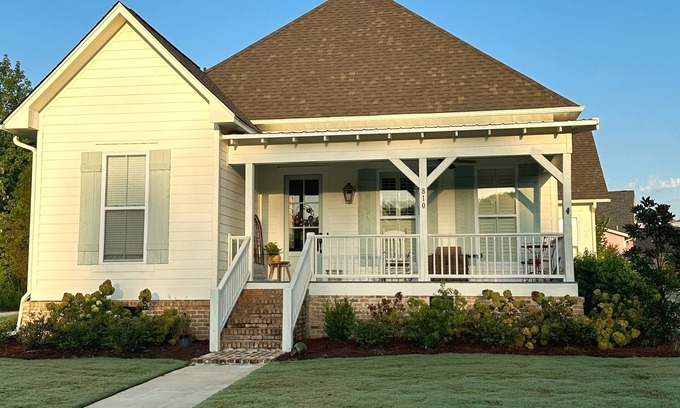 Taylor House | Charming home in Plein Air - Taylor, MS - Open Arkansas Weekend! Pet friendly