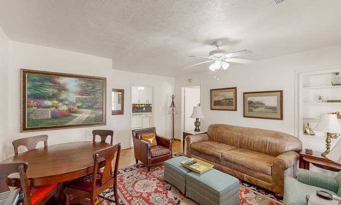 Cherrywood House | Charming home near downtown Austin with grill, streaming, washer/dryer, & AC