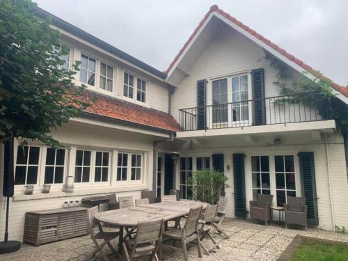 Ostend City Centre House | Charming Home w Garden